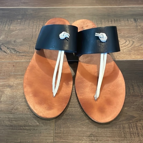 Lucky Brand Ari Flat Sandals 7.5 - Picture 1 of 8